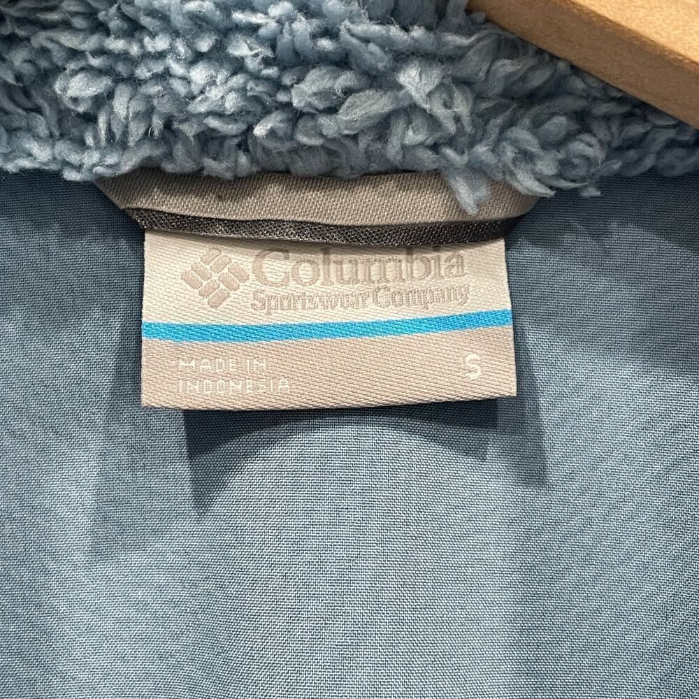 Columbia Women’s Fuzzy Sherpa Blue Vest - Size: Small - Picture 3 of 7